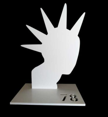 Escultura the punk blanca