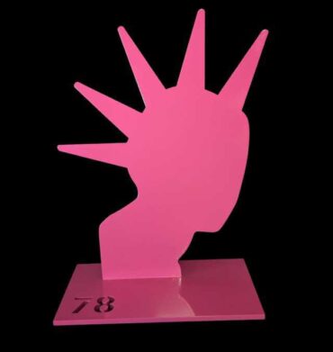 Escultura the punk rosa